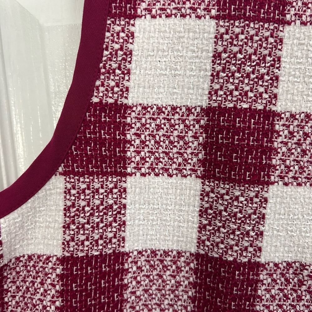 Liz Claiborne Women’s Sleeveless Gingham Tweed Raspberry and White Top - Picture 5 of 6
